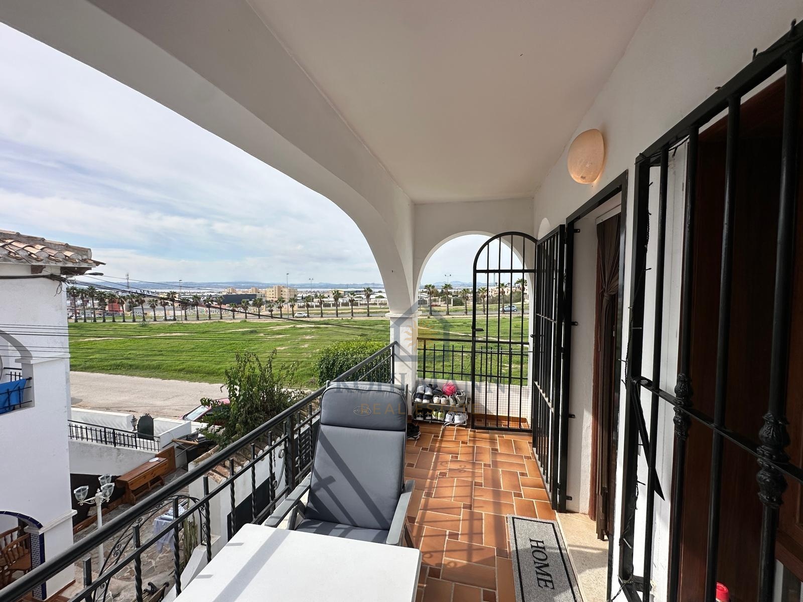 Charmantes Dachgeschoss-Bungalow mit hellem Interieur und malerischer Aussicht