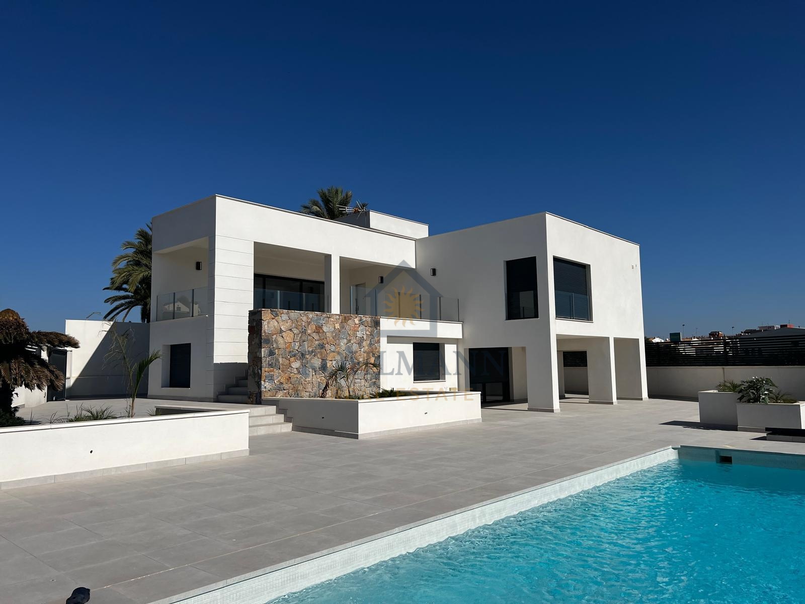 Mediterrane Luxusvilla in bevorzugter Meereslage  Privatsphäre, Eleganz und Großzügigkeit