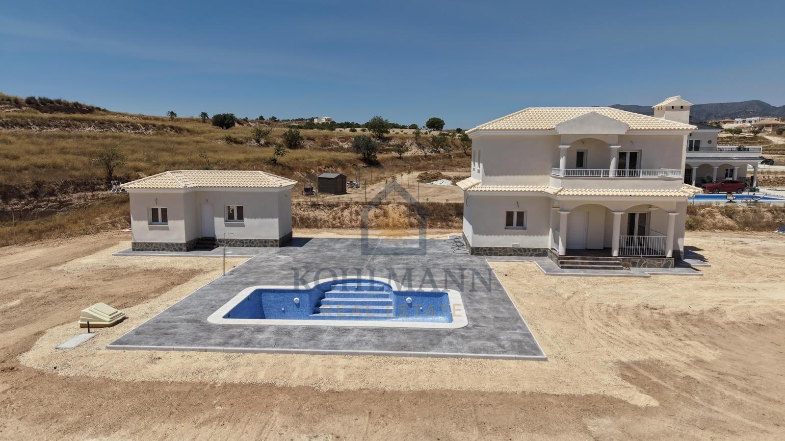 Mediterrane Neubau-Villa mit Pool auf über 10.000 m² Grundstück bei Pinoso