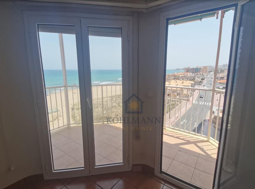 Resale - Penthouse in erster Linie am Strand von La Mata – Torrevieja